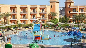 4 outdoor pools, pool umbrellas, sun loungers