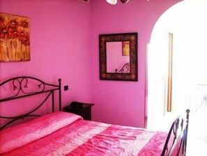 Single Room | Egyptian cotton sheets, down comforters, minibar, in-room safe - Casafort (Pozzuoli)
