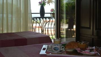 Triple Room | Egyptian cotton sheets, down comforters, minibar, in-room safe