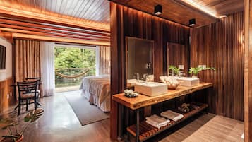 Premium suite | 1 slaapkamer, luxe beddengoed, individueel gedecoreerd, een bureau