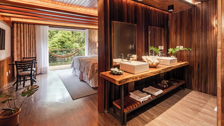 乌亚拉亚马逊度假村