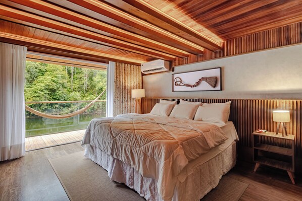 Premium-Suite | Badezimmer | Dusche, Handtücher, Seife, Shampoo