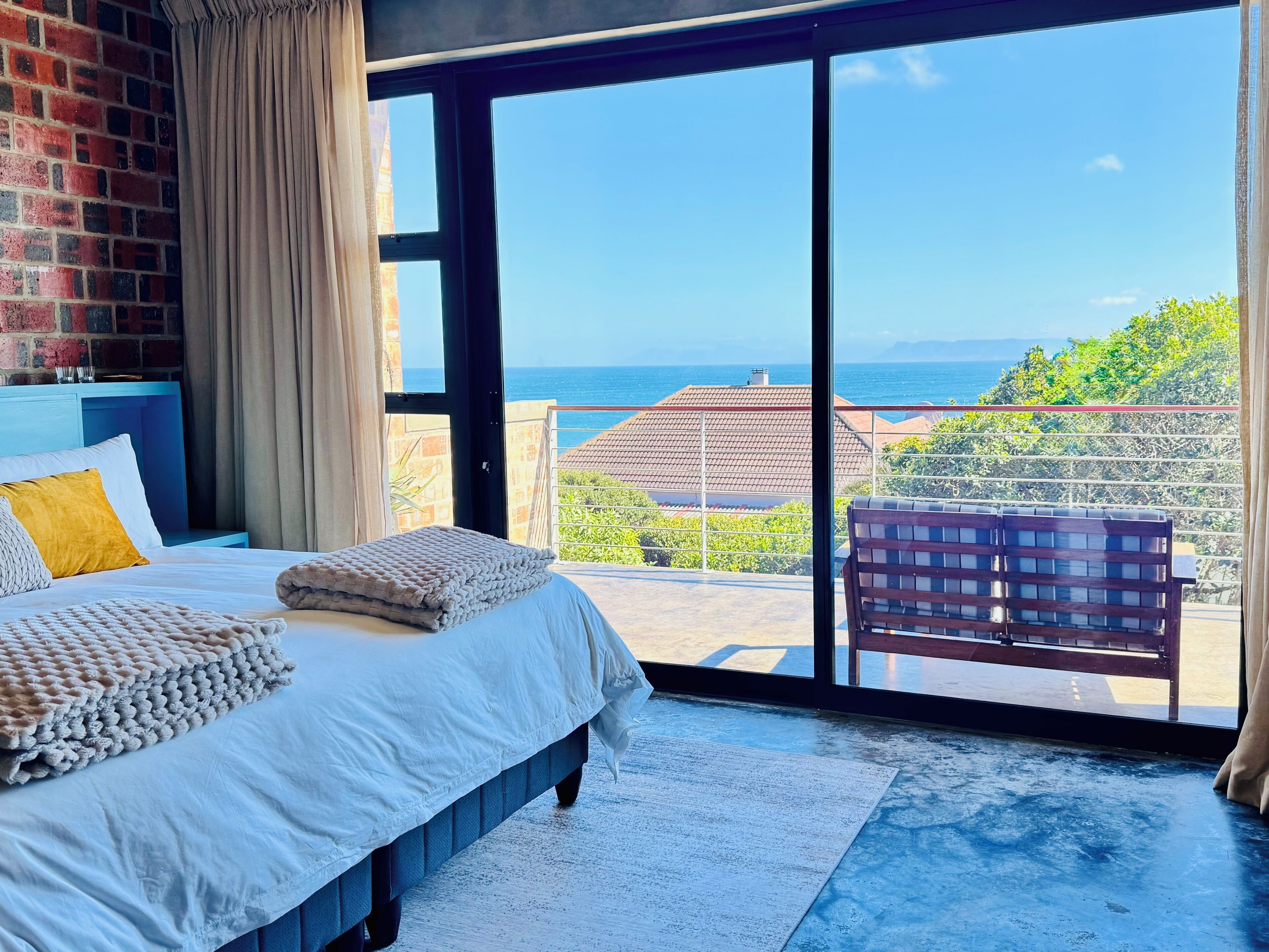 1 bedroom, in-room safe, desk, blackout curtains