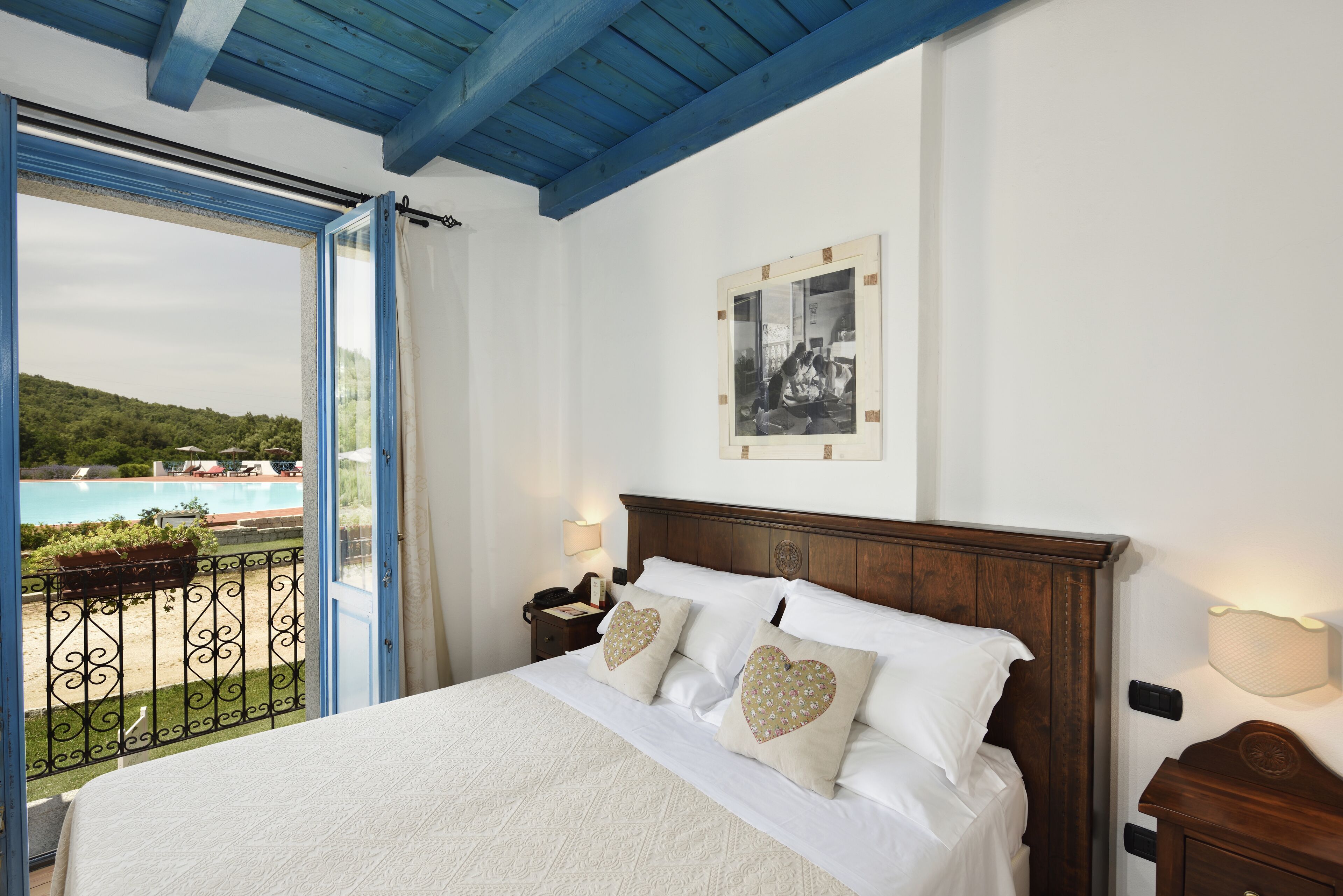 deluxe room | premium bedding, in-room safe, desk, blackout curtains