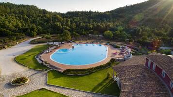 Outdoor pool, pool umbrellas, sun loungers