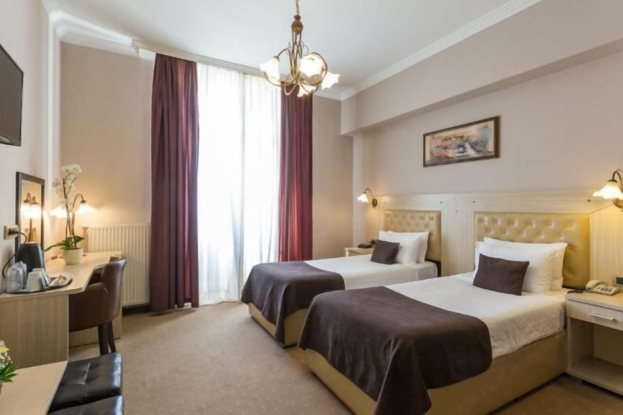 低刺激性寝具、ミニバー、セーフティボックス (室内)、デスク