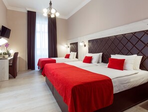 Hypo-allergenic bedding, minibar, in-room safe, desk - Belgrade City Hotel (Belgrade)