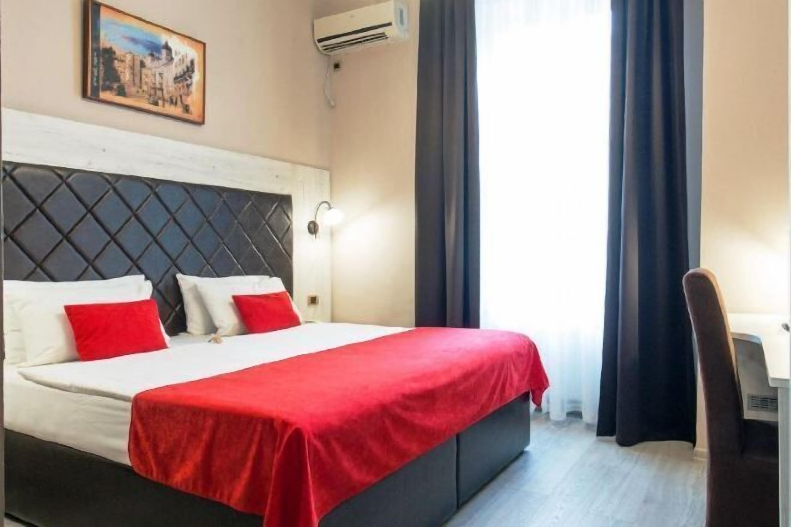 低刺激性寝具、ミニバー、セーフティボックス (室内)、デスク