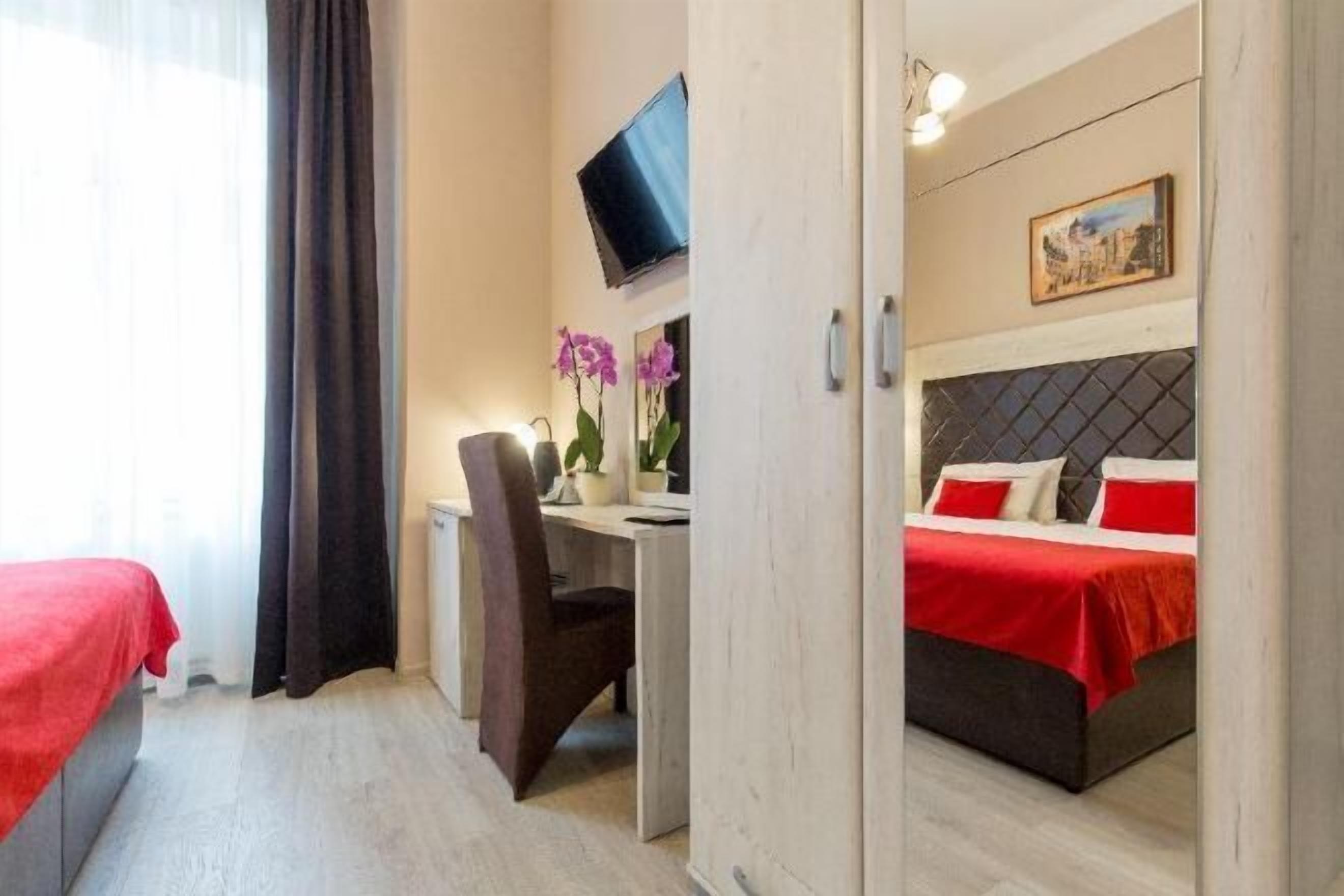 Ropa de cama hipoalergénica y minibar 