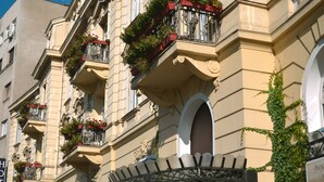 A hotel facade with ornate balconies, a wrought iron entrance, and a sign indicating a restaurant. - Belgrade City Hotel (Belgrade)