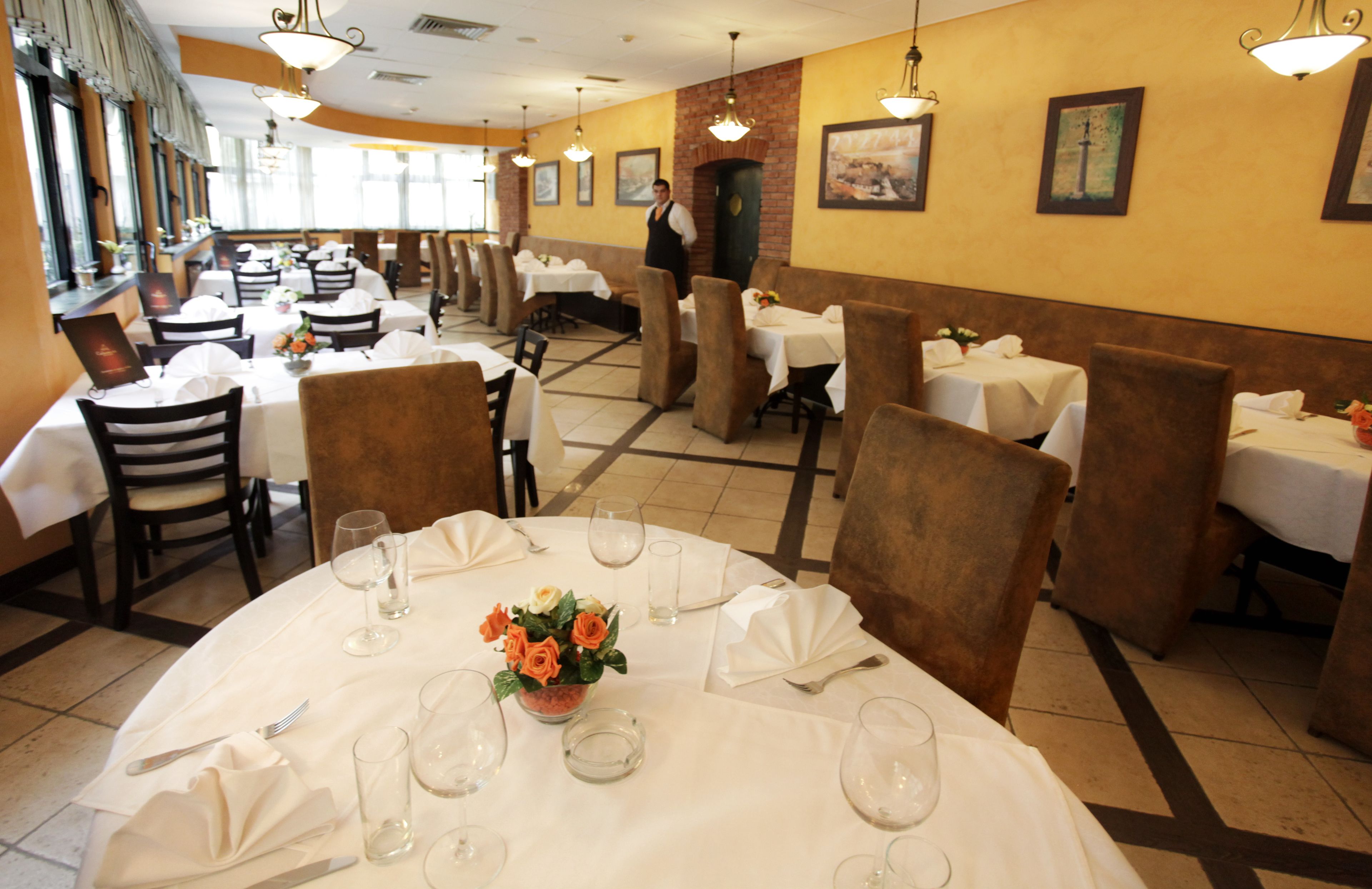 breakfast, lunch and dinner served