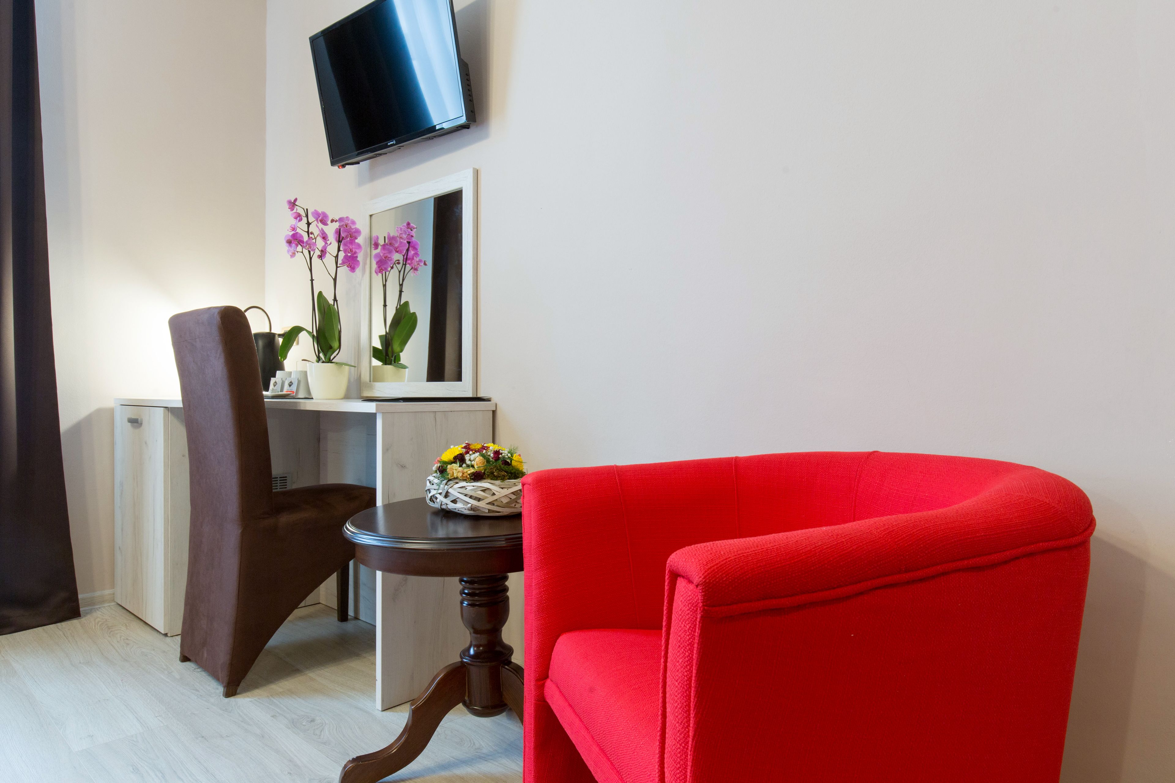 comfort double or twin room (20% off in the restaurant) | hypo-allergenic bedding, minibar, in-room safe, desk