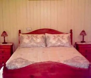 Iron/ironing board, free WiFi - Staple House Bed and Breakfast (Woolooga)
