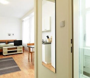 Apartment, Kitchenette (VIN)