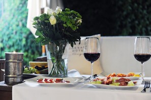 Penthouse | In-room dining