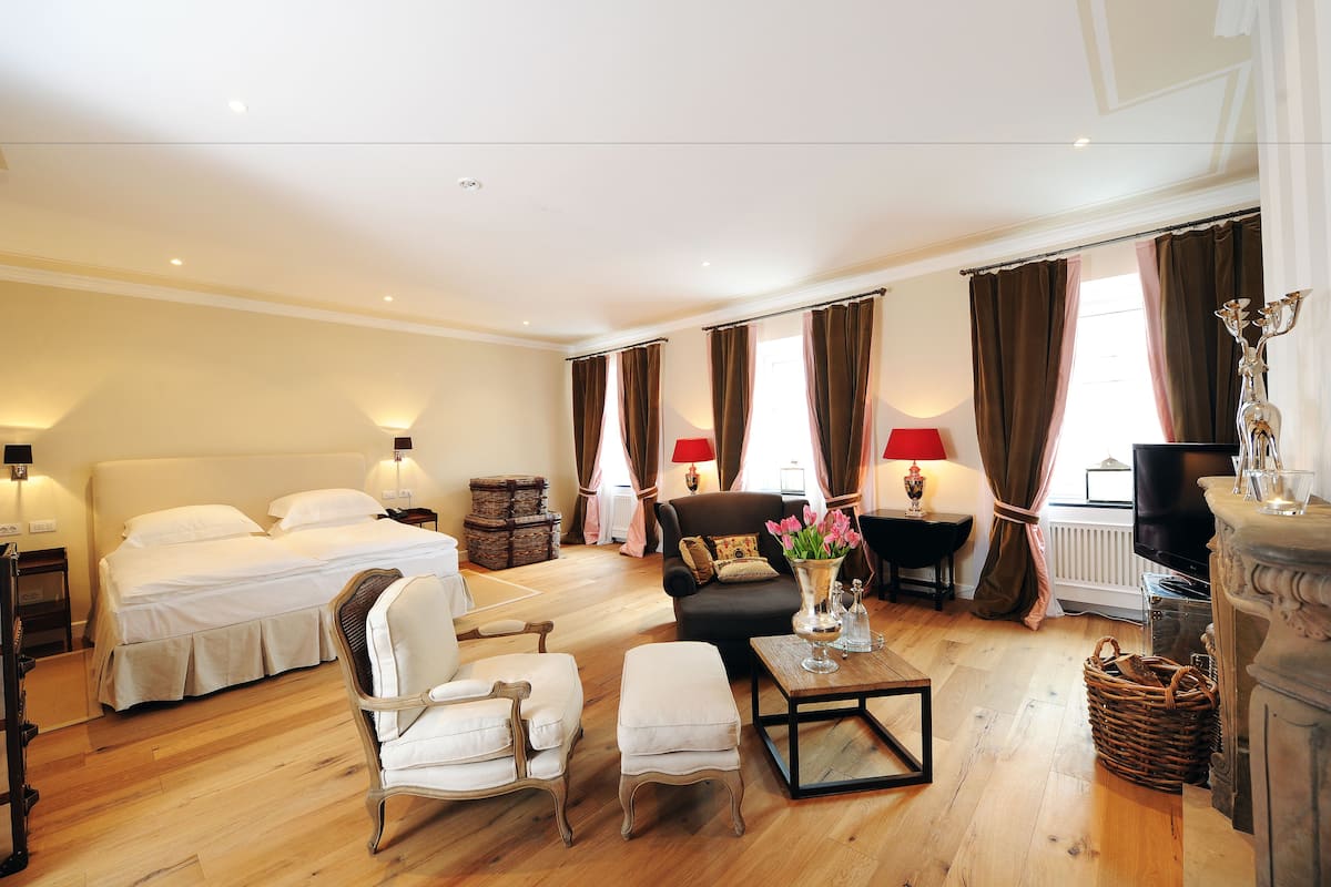 family suite, 1 bedroom | tempur-pedic beds, minibar, in-room safe, individually decorated