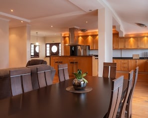 Apartament familiar | Zona de menjador de l'habitació
