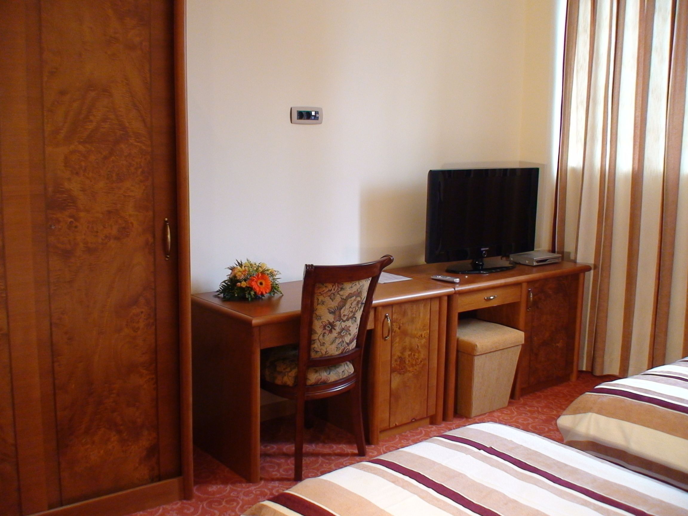 double room single use | premium bedding, minibar, in-room safe, desk