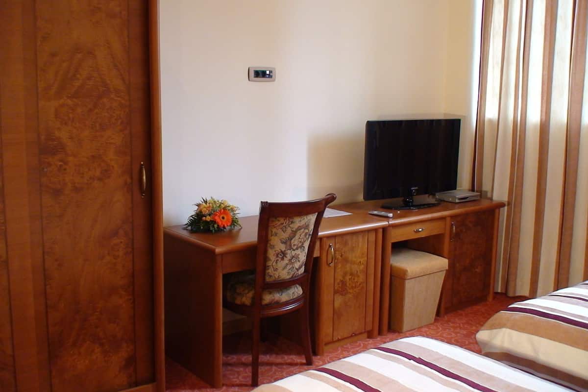 double room single use | premium bedding, minibar, in-room safe, desk