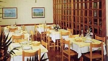 Frühstück, Mittagessen, italienische Küche, Speisen im Freien