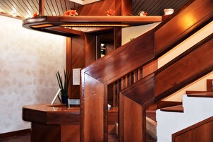 Check-in/check-out kiosk