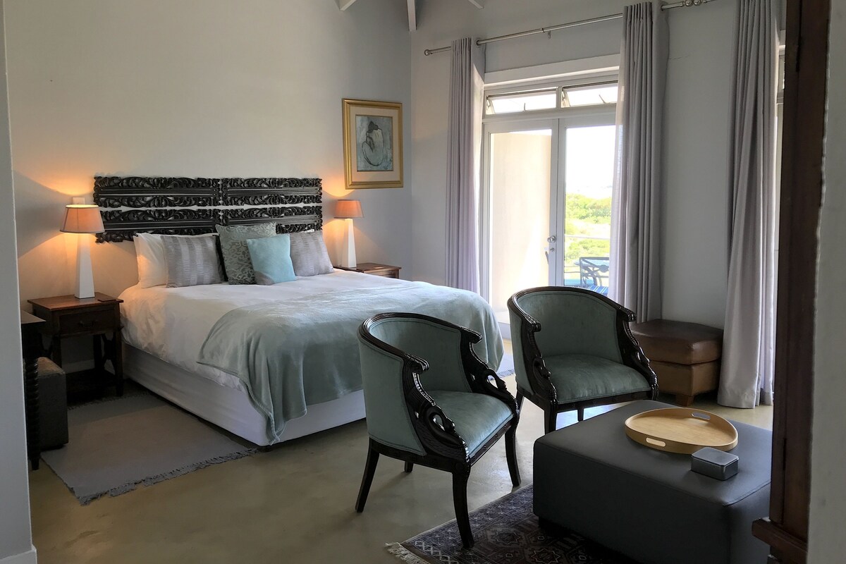 ห้องลักซ์ชัวรี่ดับเบิลหรือทวิน, เตียงคิงไซส์ 1 เตียง, เตาผิง, วิวทะเล | เครื่องนอนระดับพรีเมียม, ผ้านวมขนเป็ด, มินิบาร์, ตู้นิรภัยในห้องพัก