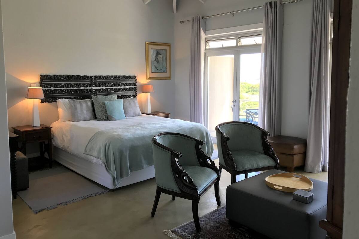 Habitación de lujo con 1 cama doble o 2 individuales, 1 cama de matrimonio grande, chimenea | Ropa de cama de alta calidad, edredones de plumas, minibar y caja fuerte