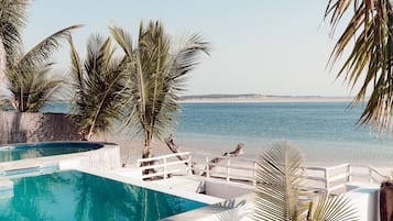 3 piscinas externas, guarda-sóis, espreguiçadeiras