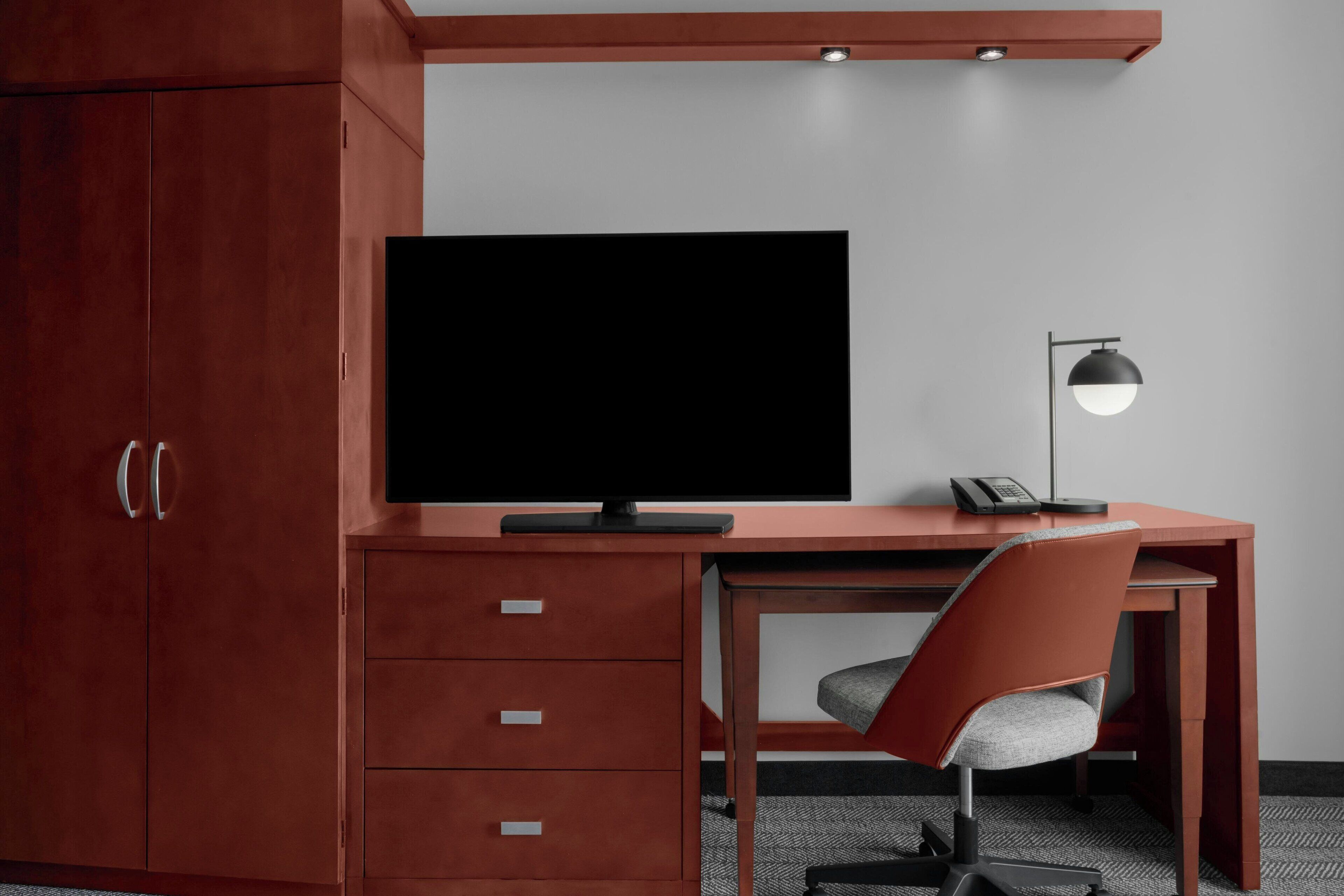 premium bedding, down duvets, in-room safe, desk