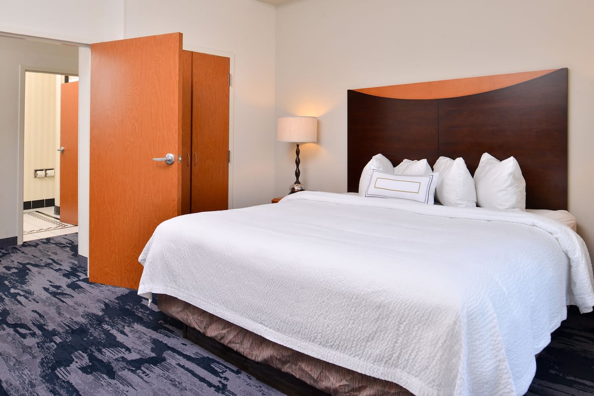 1 bedroom, pillow-top beds, desk, blackout curtains