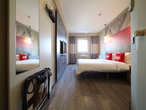 Chambre | Coffre-fort, bureau, fer et planche Ă repasser, accĂšs au Wi-Fi (inclus)