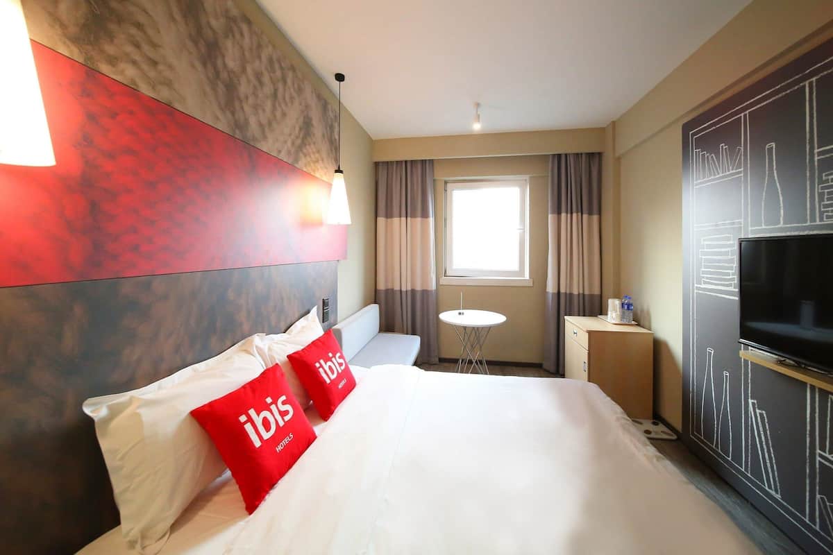 Business Double Room | Peti besi dalam bilik, meja, seterika/papan seterika, Wi-fi percuma 