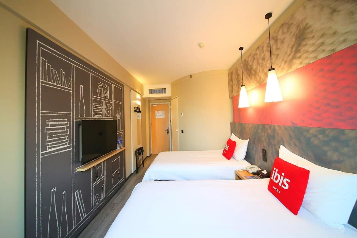 Superior Double Room | Peti besi dalam bilik, meja, seterika/papan seterika, Wi-fi percuma 
