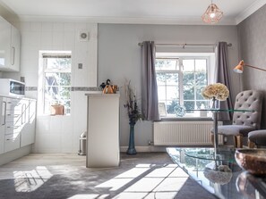 각각 다른 스타일의 인테리어, 다리미/다리미판, 무료 WiFi, 침대 시트