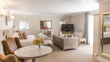 Individually decorated, iron/ironing board, free WiFi, bed sheets