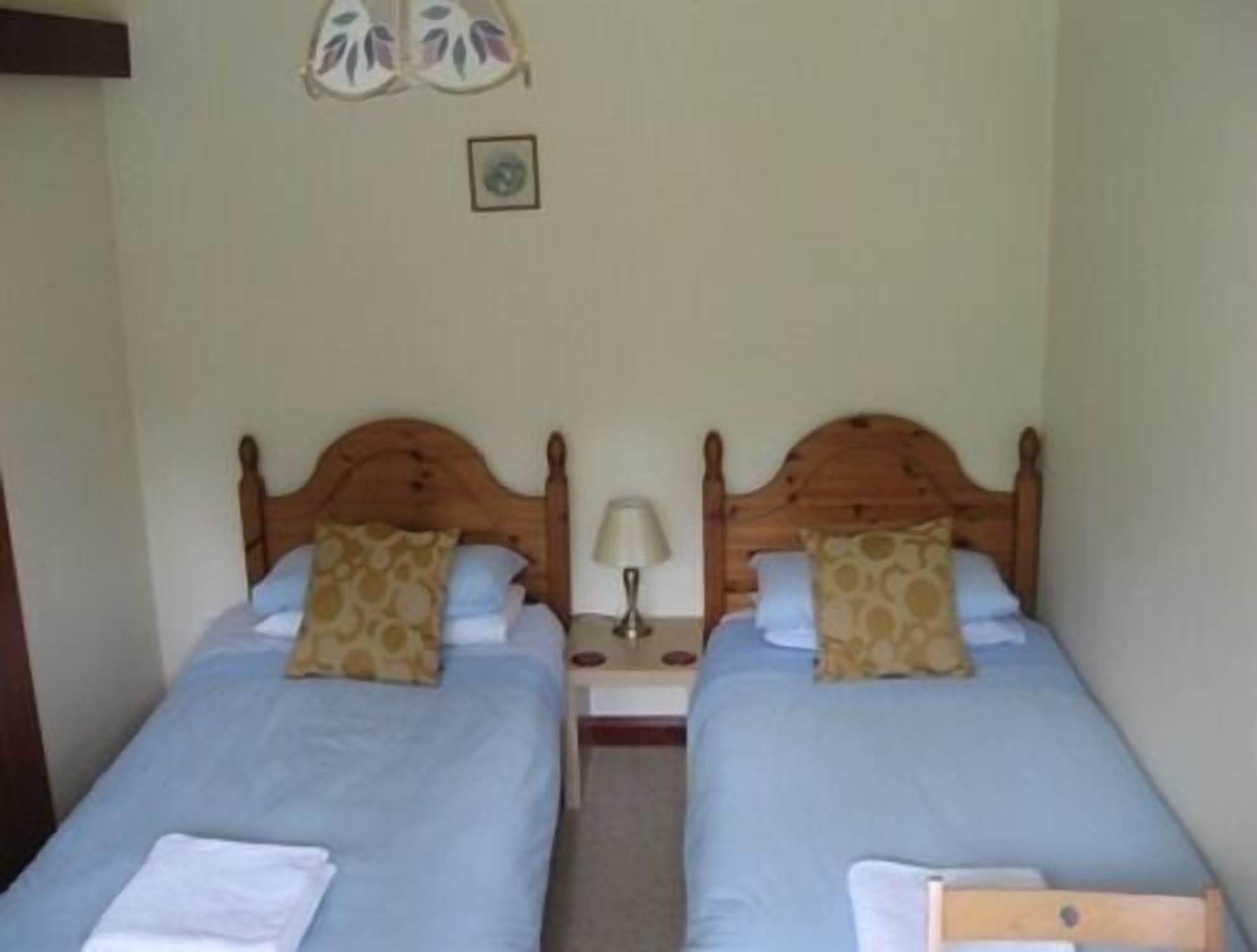 Tvåbäddsrum - eget badrum | 1 sovrum och ljudisolering