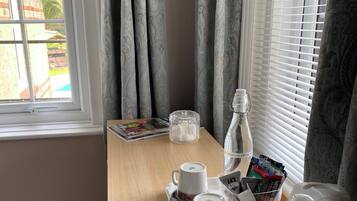 Classic Double Room, Ensuite, Garden View (Room 6)