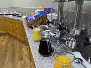 Frukost enligt egen beställning varje dag mot avgift