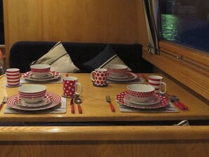 客房, 私人浴室 (Millie Grace Houseboat) | 酒廊