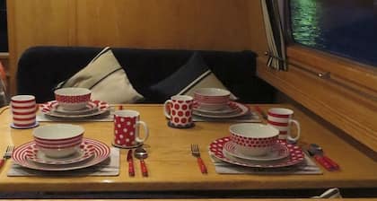 Houseboat Hotels