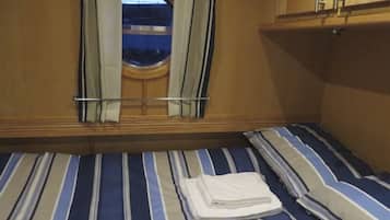๋ฃธ, ์ ์ฉ ์์ค (Millie Grace Houseboat) | 1 ๊ฐ์ ์นจ์ค