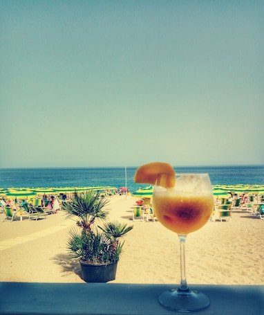 Private beach nearby, free beach shuttle, sun loungers, beach umbrellas