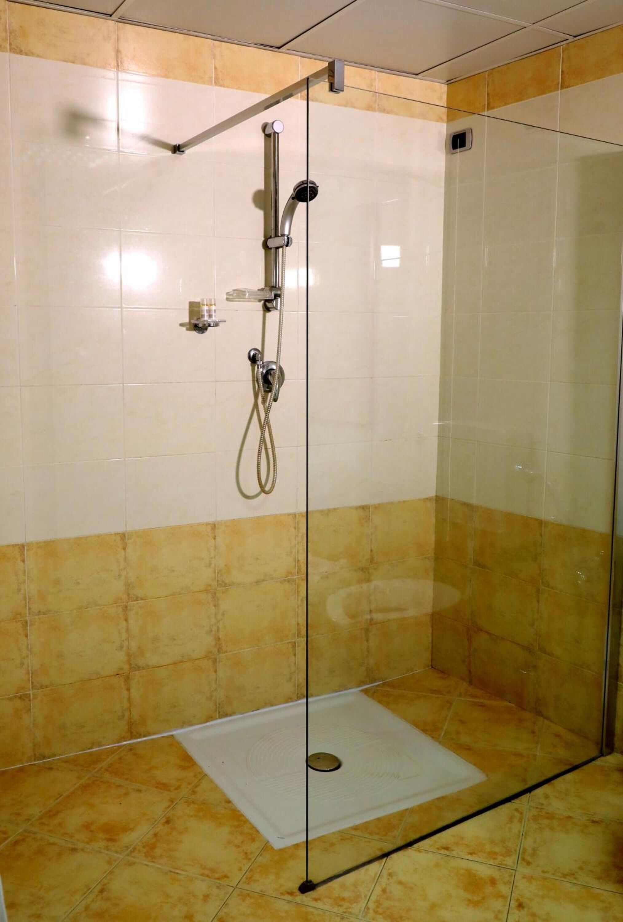 bathtub, free toiletries, hair dryer, slippers