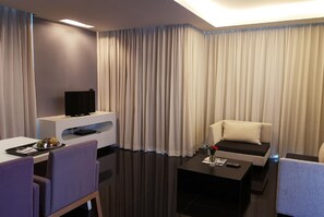 Junior Suite | Living room - Tsix5 Hotel (Pattaya)
