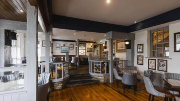 Lunch and dinner served