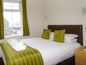 Economy Double Room, Ensuite | 1 bedroom, WiFi - The Park Guest House (Aviemore)