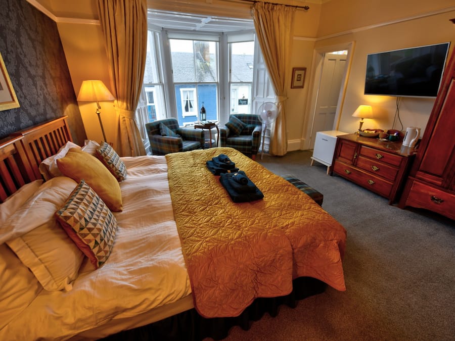 In-room safe, iron/ironing board, free WiFi, bed sheets