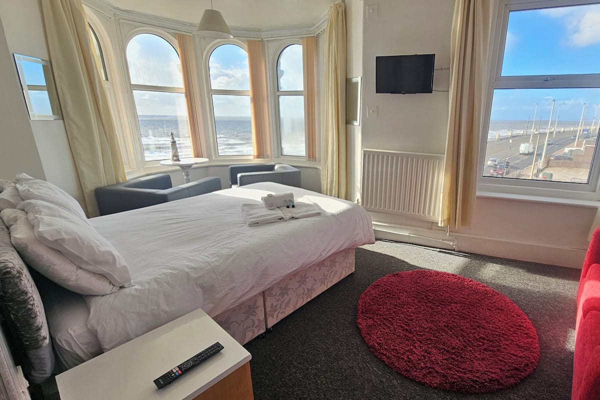 Habitación doble Deluxe, vista al mar (Room 16) | Decoración personalizada y muebles diferentes