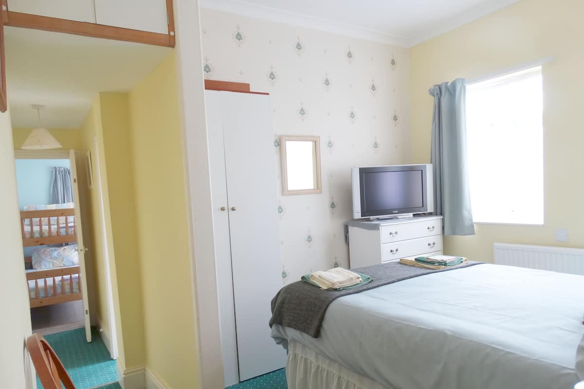 Suite, Ensuite (2 Adults & 2 Child)