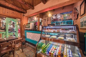 Coffee shop - Hotel Barrancas del Cobre by Balderrama Hotel Collection (Urique)